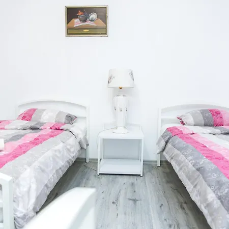 App&rooms Mg Πανσιόν 3*